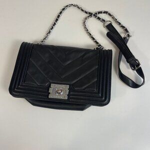 Badgley Mischka Quilted Crossbody Flap Bag Purse Black M Clasp Zip Pockets Chain
